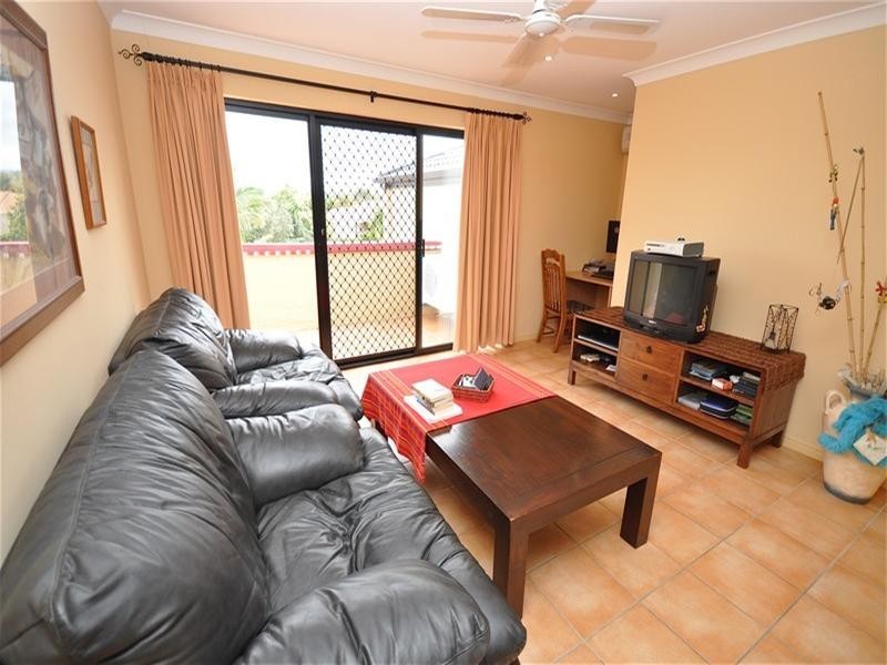 11 Shoreham Chase, Arundel QLD 4214