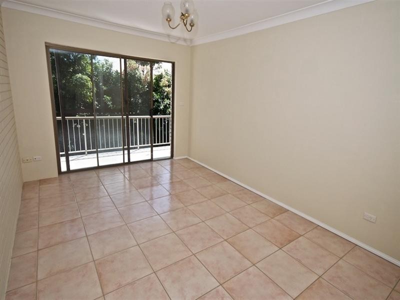 2/18 Sutherland Avenue, Labrador QLD 4215