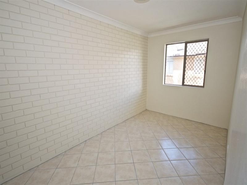 2/18 Sutherland Avenue, Labrador QLD 4215