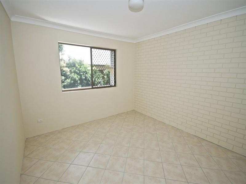 2/18 Sutherland Avenue, Labrador QLD 4215