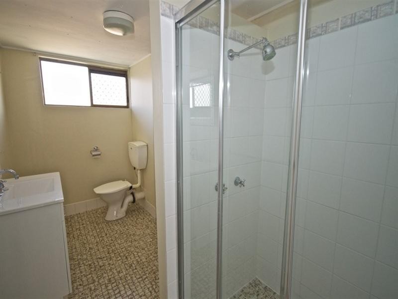 2/18 Sutherland Avenue, Labrador QLD 4215