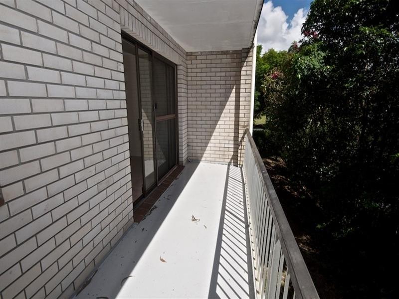 2/18 Sutherland Avenue, Labrador QLD 4215