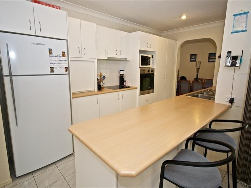17 Fadden Close, Arundel QLD 4214