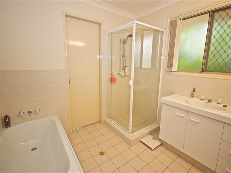 17 Fadden Close, Arundel QLD 4214