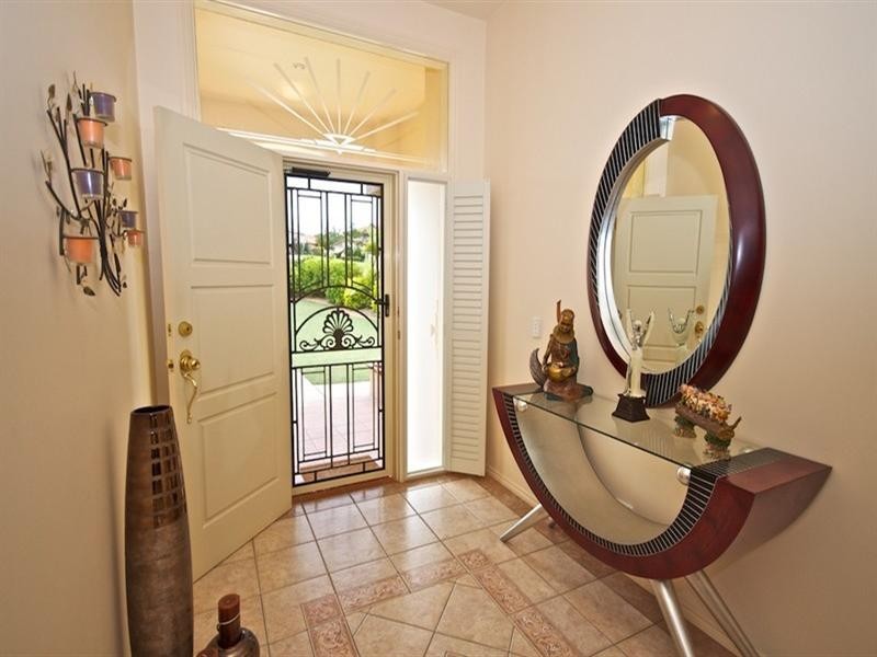 16 Nottinghill Gate Drive, Arundel QLD 4214