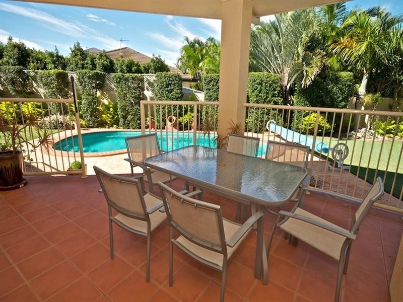 16 Nottinghill Gate Drive, Arundel QLD 4214