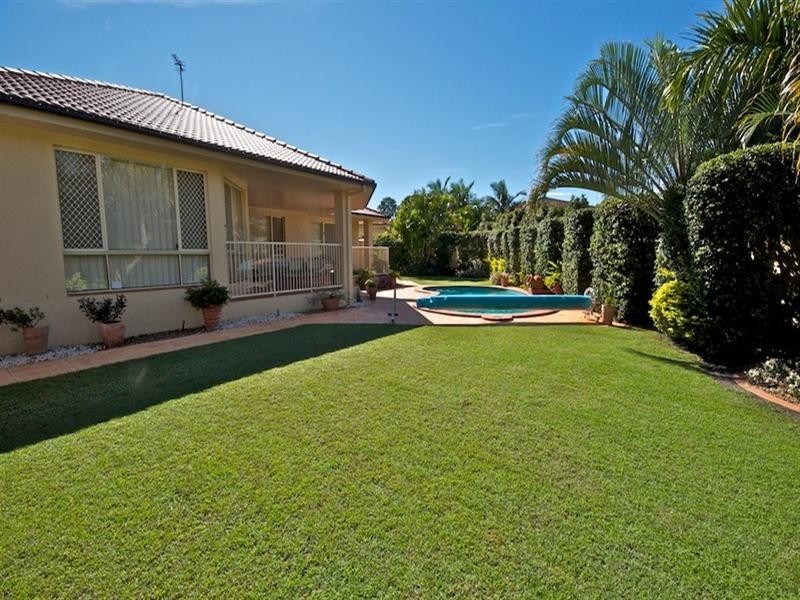 16 Nottinghill Gate Drive, Arundel QLD 4214