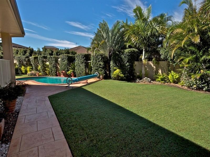 16 Nottinghill Gate Drive, Arundel QLD 4214