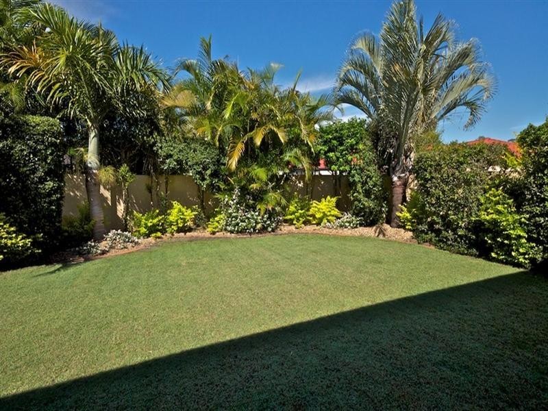 16 Nottinghill Gate Drive, Arundel QLD 4214