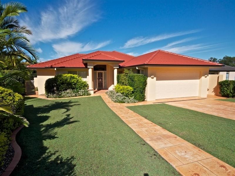 16 Nottinghill Gate Drive, Arundel QLD 4214