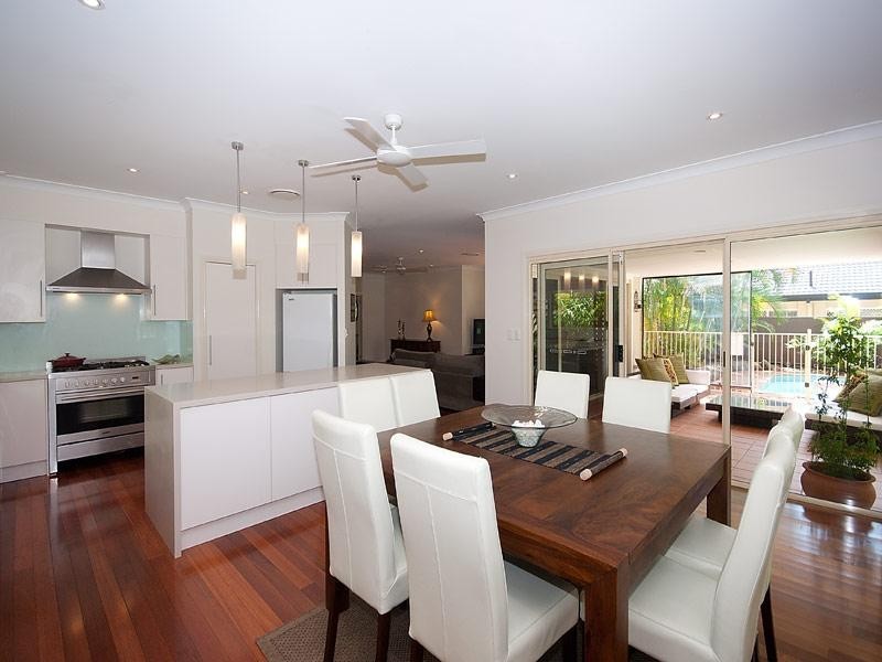 25 Pearson Close, Arundel QLD 4214