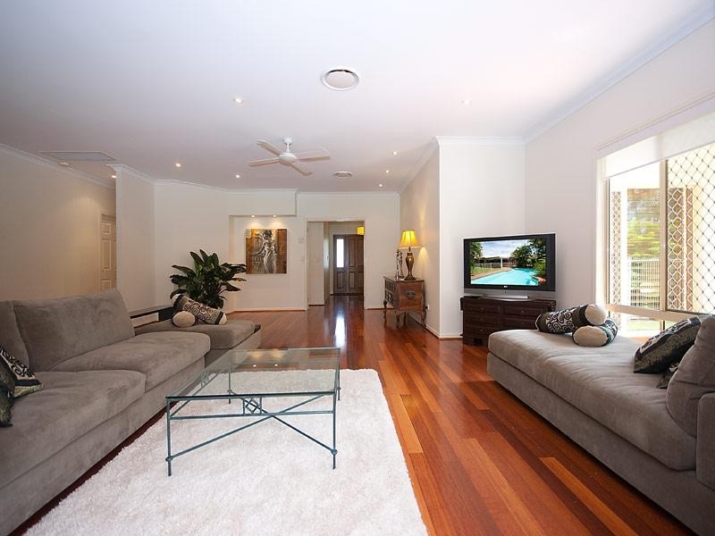 25 Pearson Close, Arundel QLD 4214