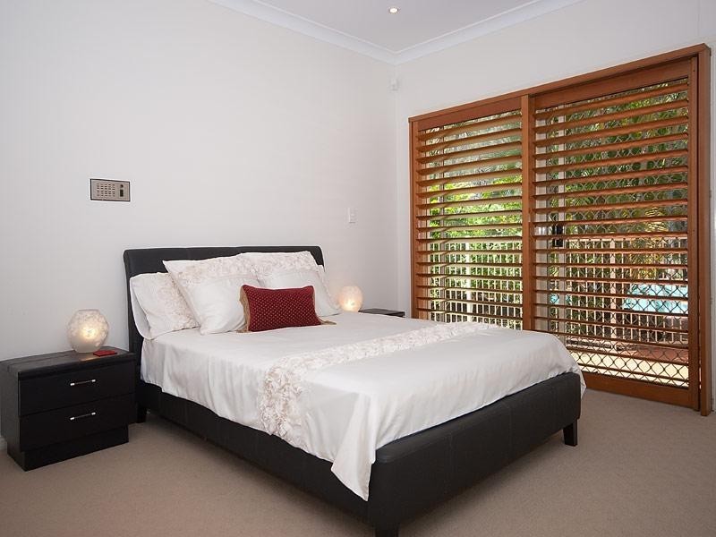 25 Pearson Close, Arundel QLD 4214