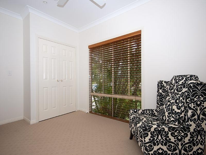 25 Pearson Close, Arundel QLD 4214