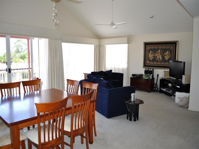 6 Pearson Close, Arundel QLD 4214