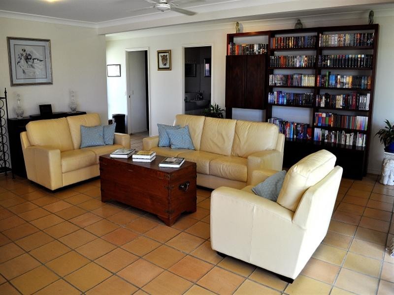 6 Pearson Close, Arundel QLD 4214