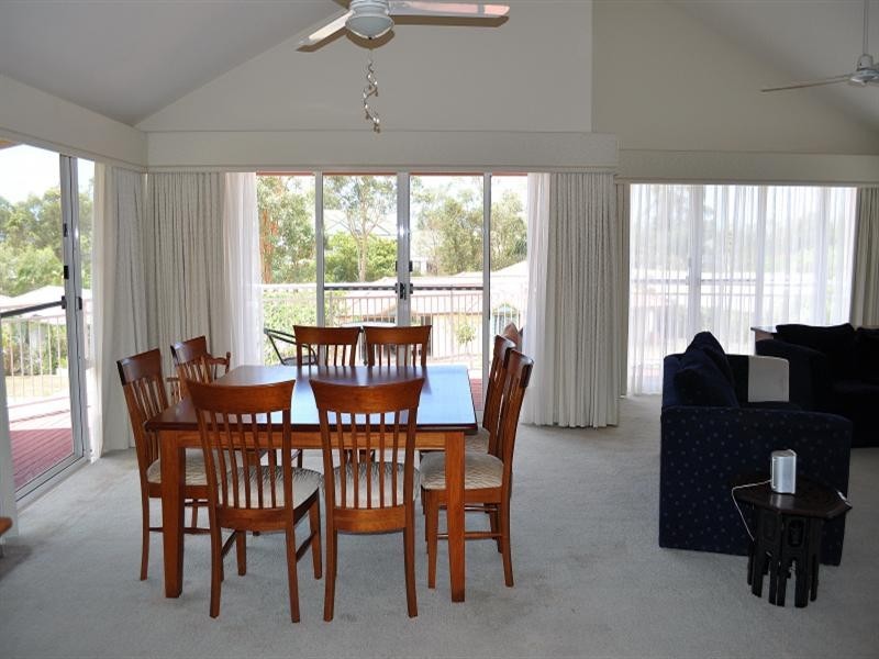 6 Pearson Close, Arundel QLD 4214