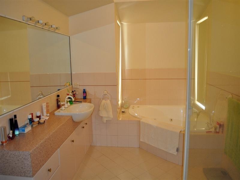 6 Pearson Close, Arundel QLD 4214