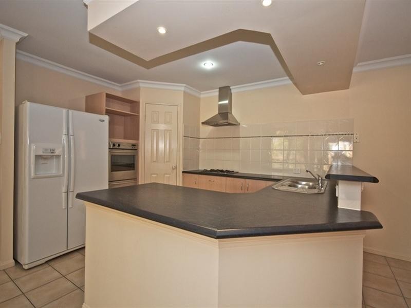 13 Nottinghill Gate Drive, Arundel QLD 4214