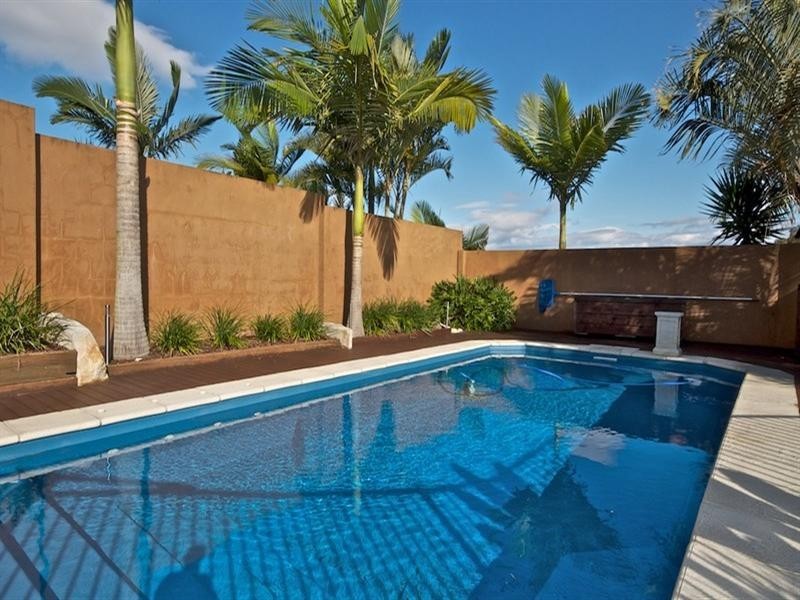 13 Nottinghill Gate Drive, Arundel QLD 4214