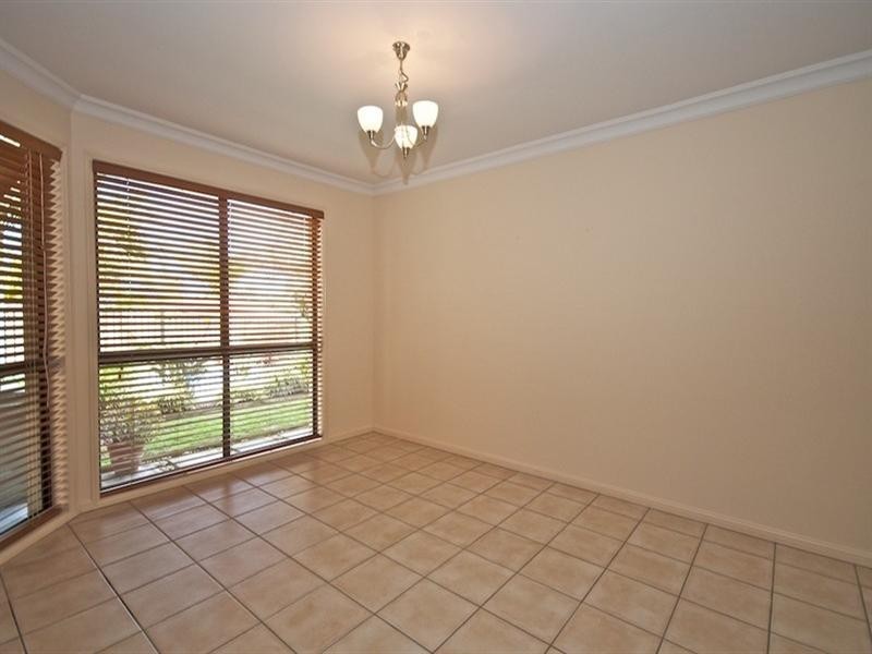 13 Nottinghill Gate Drive, Arundel QLD 4214