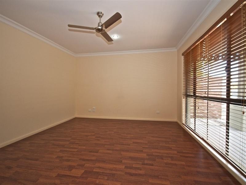 13 Nottinghill Gate Drive, Arundel QLD 4214