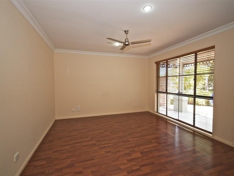 13 Nottinghill Gate Drive, Arundel QLD 4214