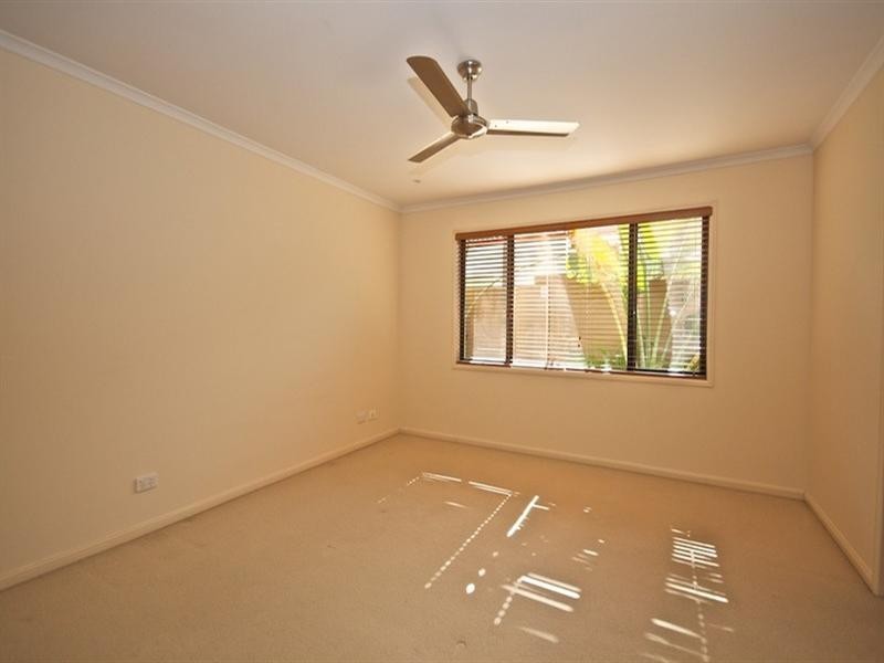 13 Nottinghill Gate Drive, Arundel QLD 4214