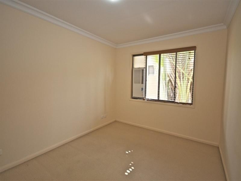 13 Nottinghill Gate Drive, Arundel QLD 4214