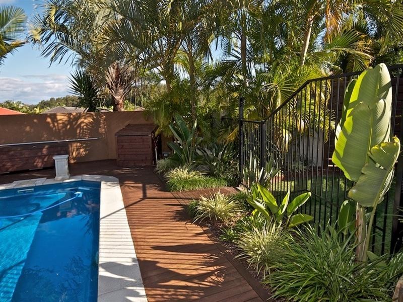 13 Nottinghill Gate Drive, Arundel QLD 4214