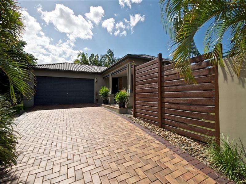 13 Nottinghill Gate Drive, Arundel QLD 4214