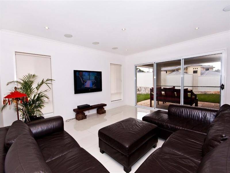 17 Golden Bear Drive, Arundel QLD 4214