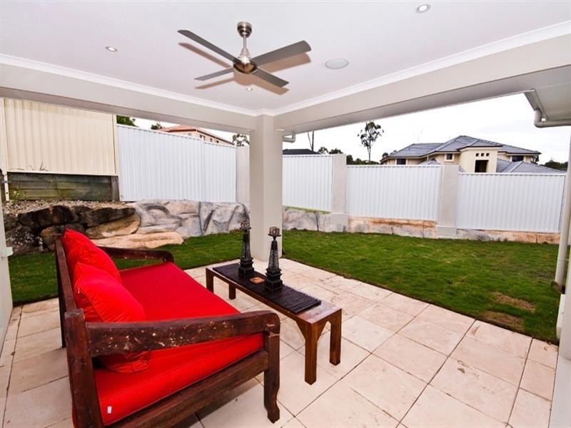 17 Golden Bear Drive, Arundel QLD 4214