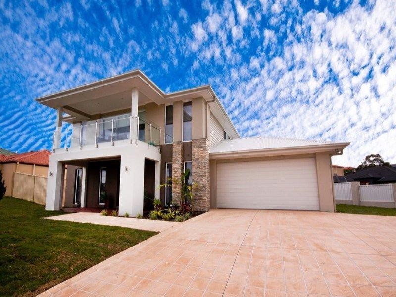 17 Golden Bear Drive, Arundel QLD 4214