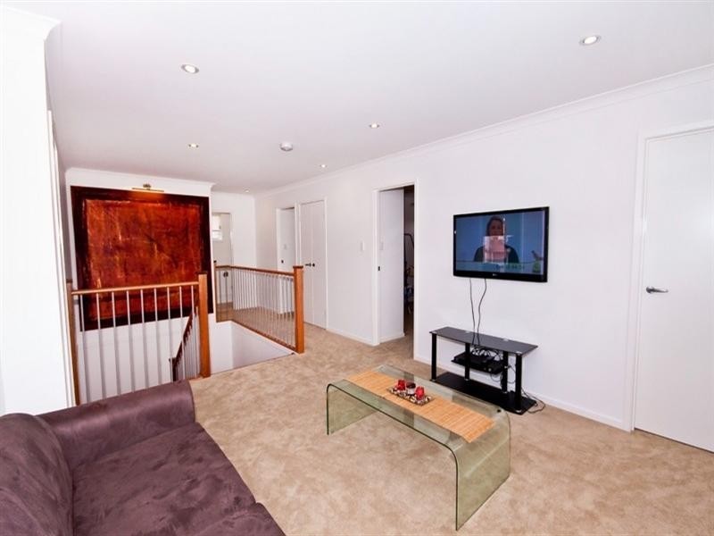 17 Golden Bear Drive, Arundel QLD 4214