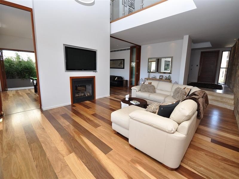 8 North Quay Drive, Biggera Waters QLD 4216