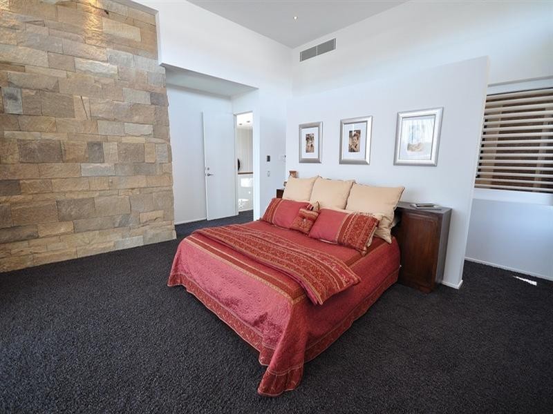 8 North Quay Drive, Biggera Waters QLD 4216