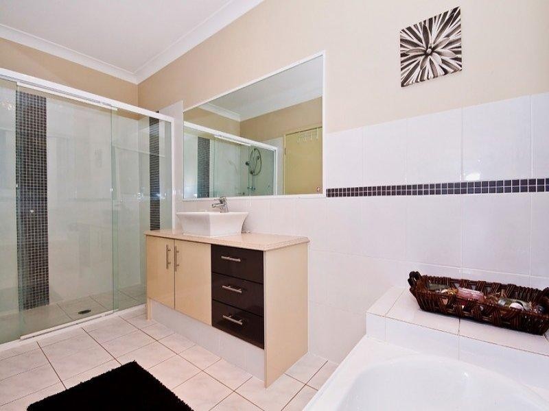 35 Midway Terrace, Pacific Pines QLD 4211