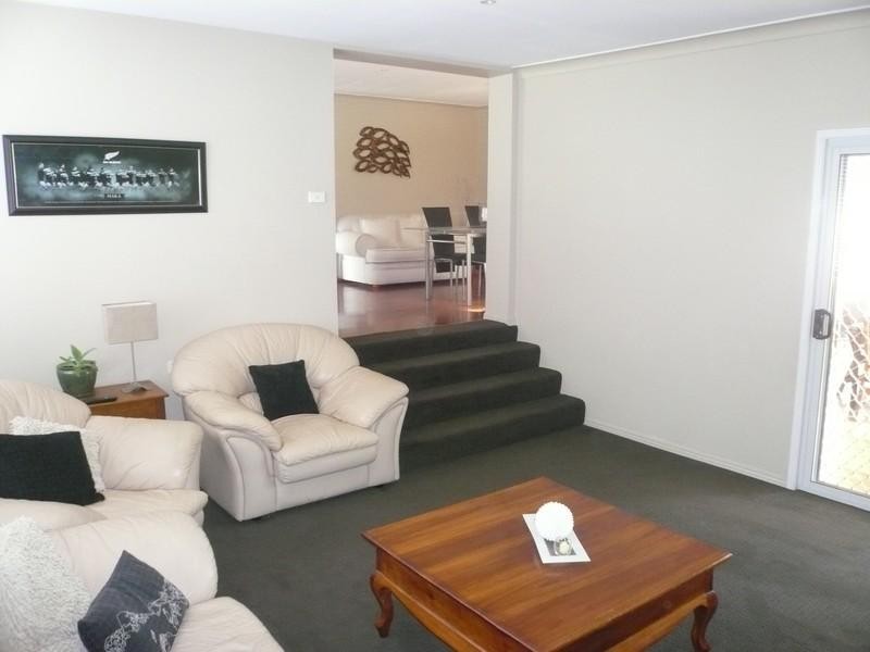 5 Avon Court, Pacific Pines QLD 4211