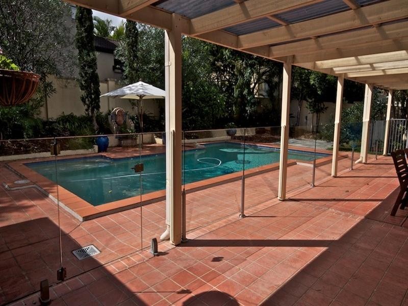 4 Tulipwood Court, Arundel QLD 4214