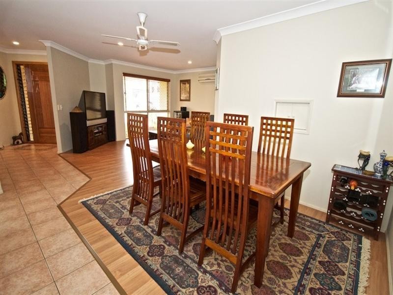 4 Tulipwood Court, Arundel QLD 4214