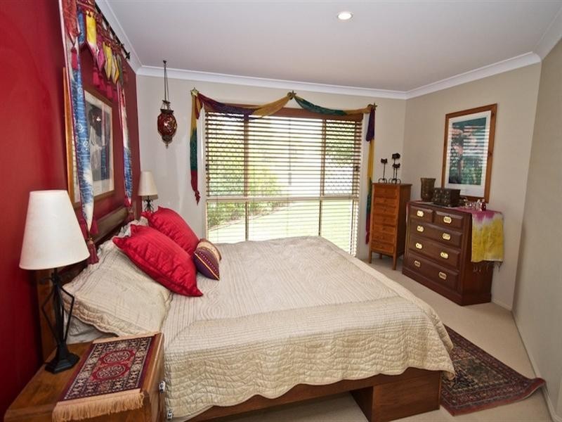 4 Tulipwood Court, Arundel QLD 4214