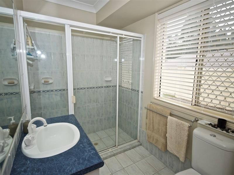 4 Tulipwood Court, Arundel QLD 4214