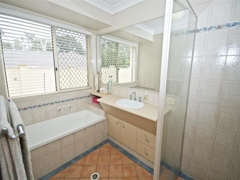 4 Tulipwood Court, Arundel QLD 4214