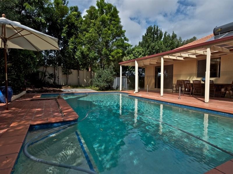 4 Tulipwood Court, Arundel QLD 4214