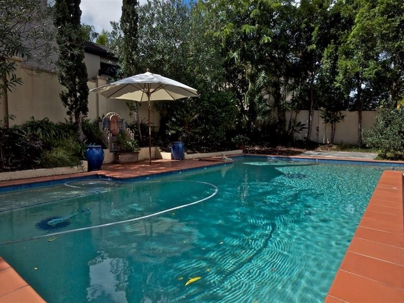 4 Tulipwood Court, Arundel QLD 4214