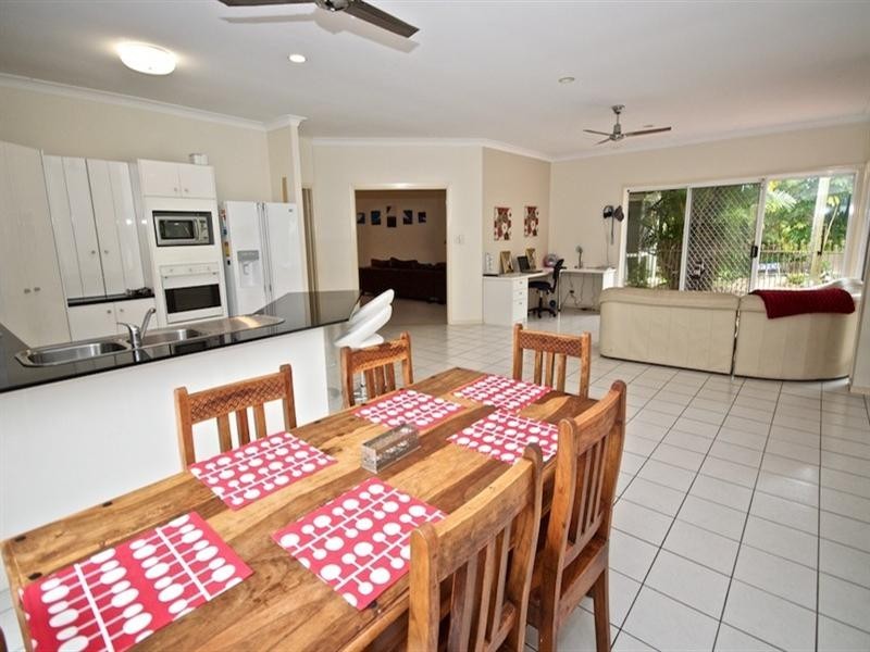 50 Fitzalan Circuit, Arundel QLD 4214