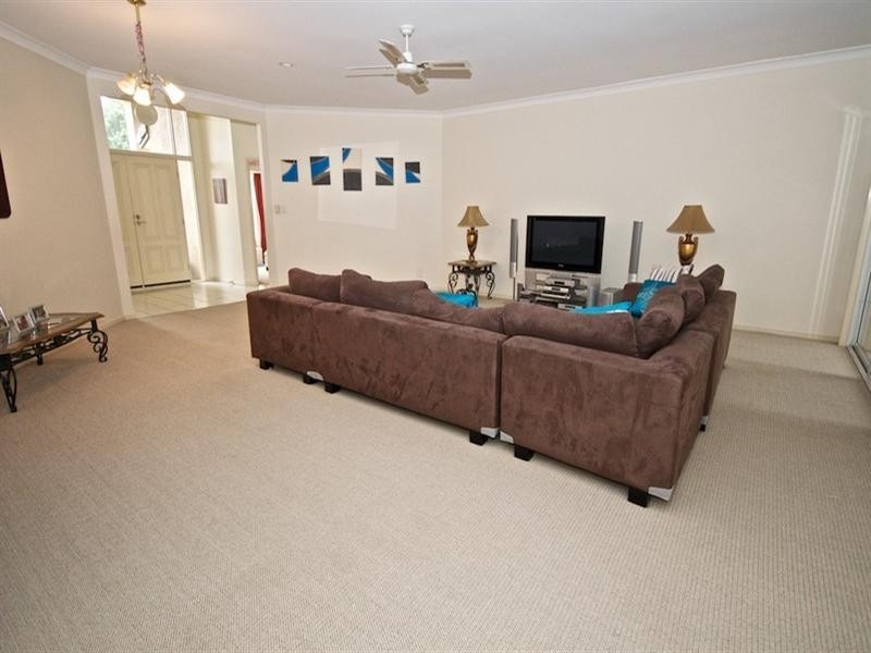 50 Fitzalan Circuit, Arundel QLD 4214