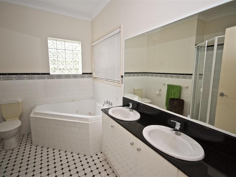 50 Fitzalan Circuit, Arundel QLD 4214