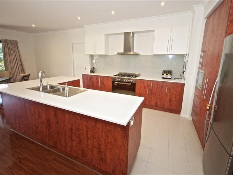 13 Neri Crescent, Arundel QLD 4214